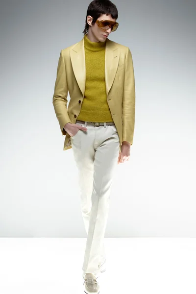 Look 16